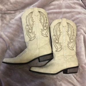 Cowgirl boots ❤️